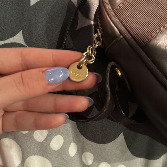 CHOCOLATE BROWN FERRAGAMO VARA CAMERA BAG - Picture 3 of 8